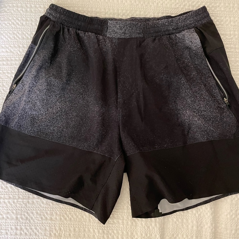 Black 7 inch Lululemon shorts